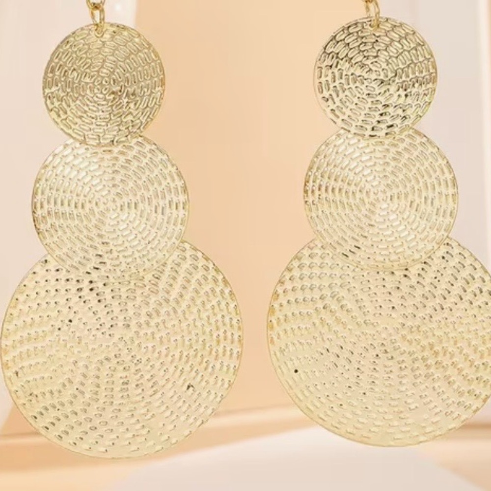 Elegant Gold Textured Earrings